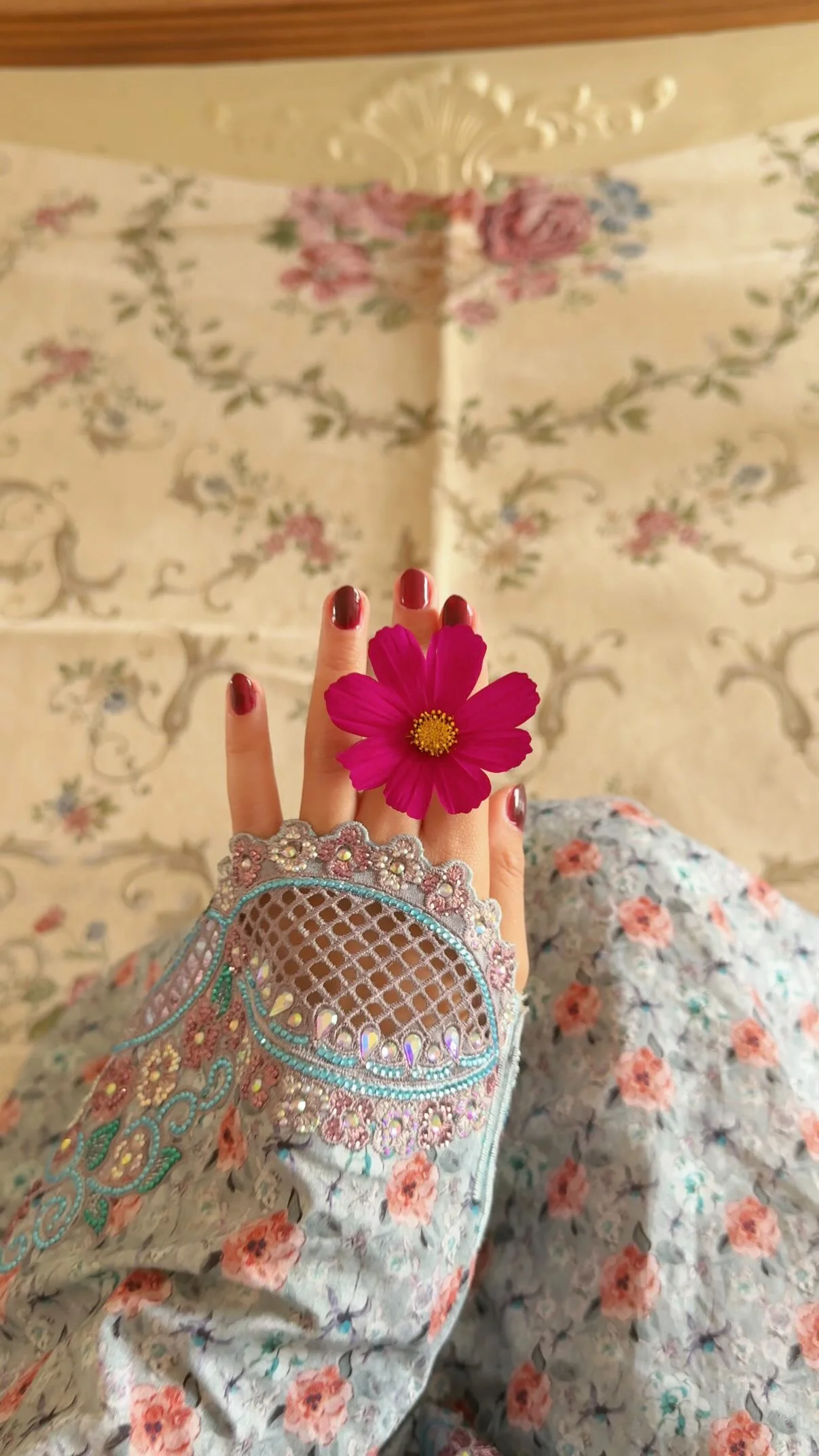 ⁨ تذكير بانه الله يسمع و يستجيب⁩