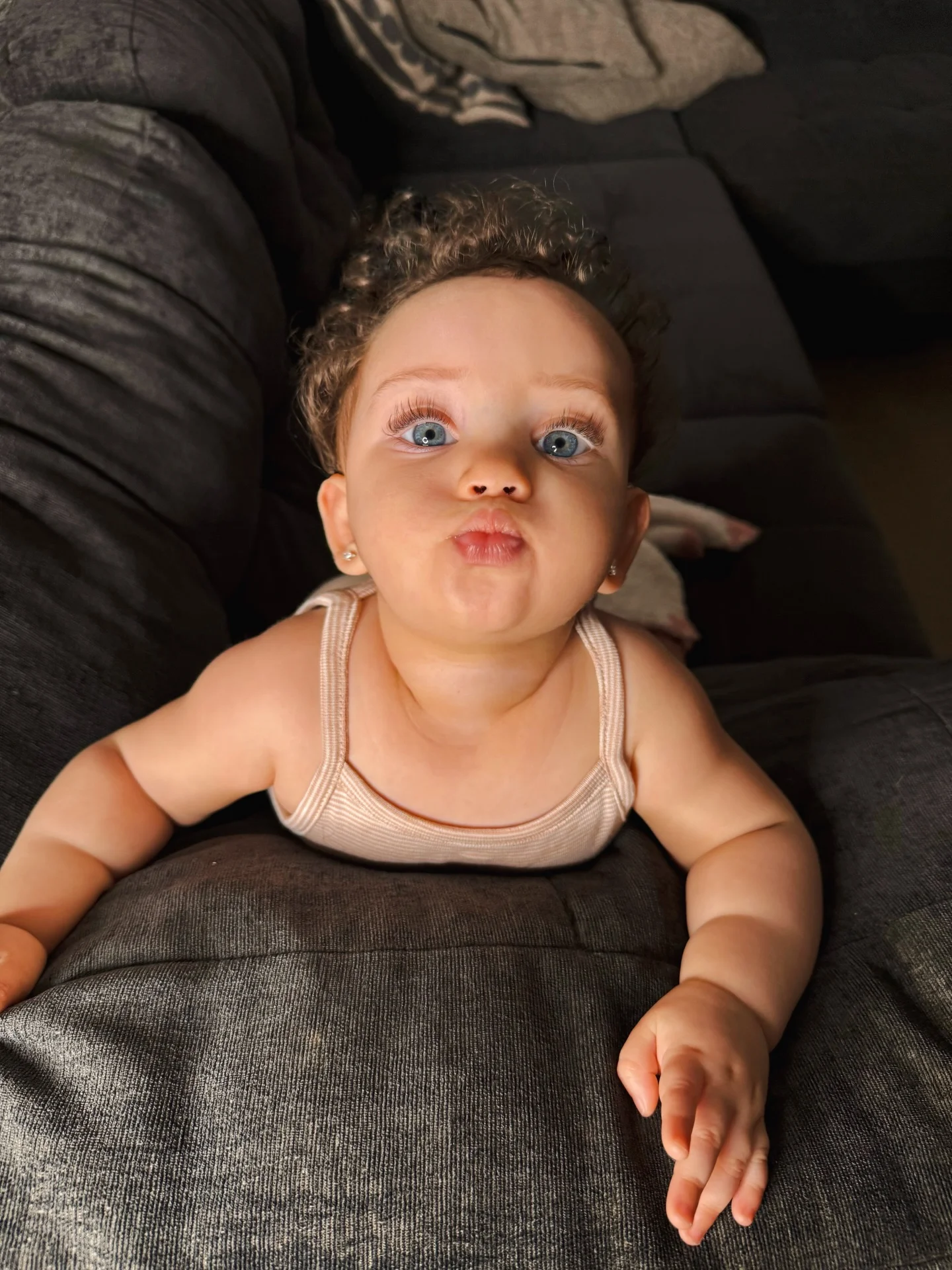 My baby first pic is Lightroom effect second pic is regular in front of ring light . I love Lightroom makes pictures brighter sharper ❤️ #babygirl #cutebabies #babiesofinstagram #viral #trending