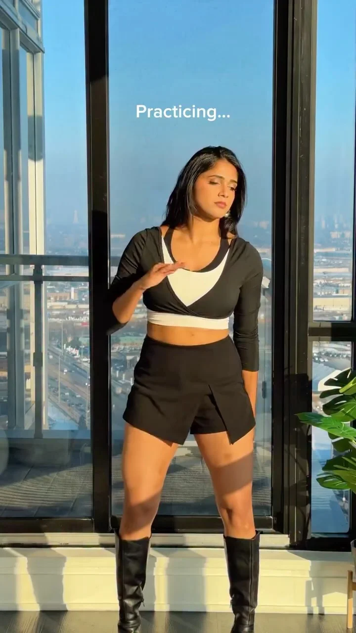 Dopamine ✨ Started this dance thinking I’d ace it in 10 mins… clearly I was wrong This choreo + this song has been living in my head rent-free for the past 2 weeks @gururandhawa