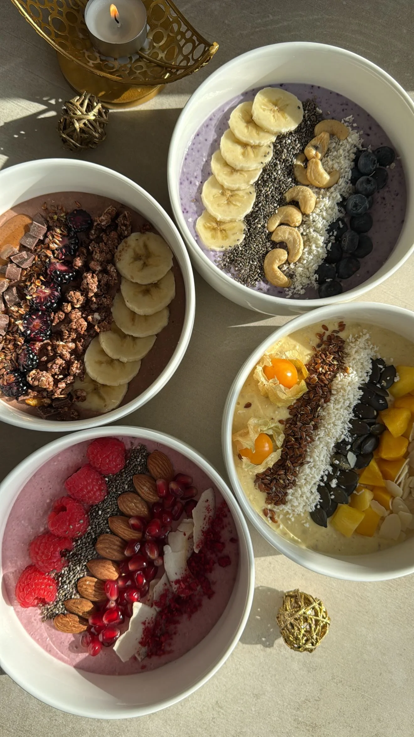 ✨SAHUR BOWL – 4 VARIANTEN✨ Grundbasis (für jede Bowl): 2 EL Skyr 1 EL Joghurt 50 g Haferflocken 1 Dattel Optional 1–2 EL Milch Himbeer Zusatz: Gefrorene Himbeeren Toppings: Himbeeren Chia-Samen Granatapfelkerne Kokoschi...