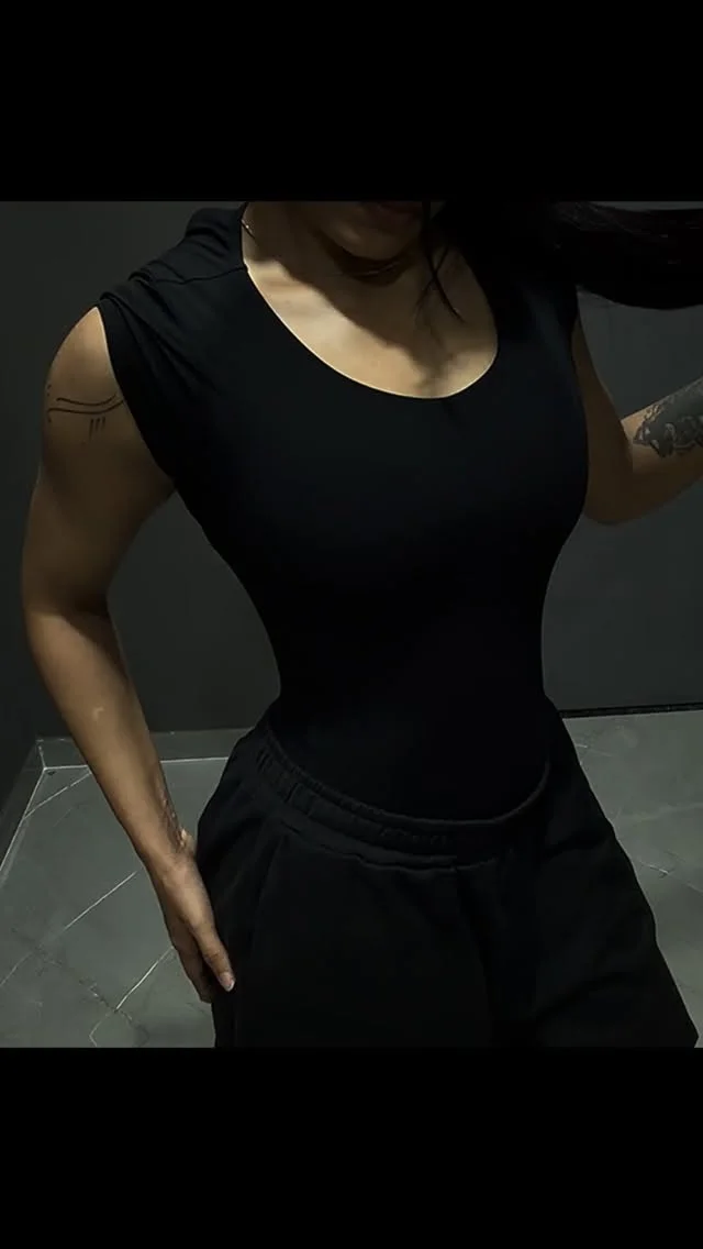 lana listener build :) . @muscleblaze WrathX pre workout Discount code: ISHANIMB . #gymgirl #curves #trending #fyp #viral