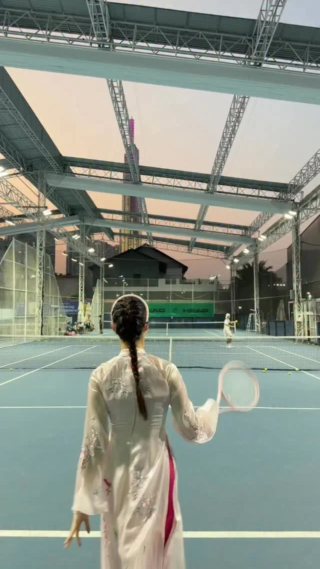 Tennis but make it Tết version hihi