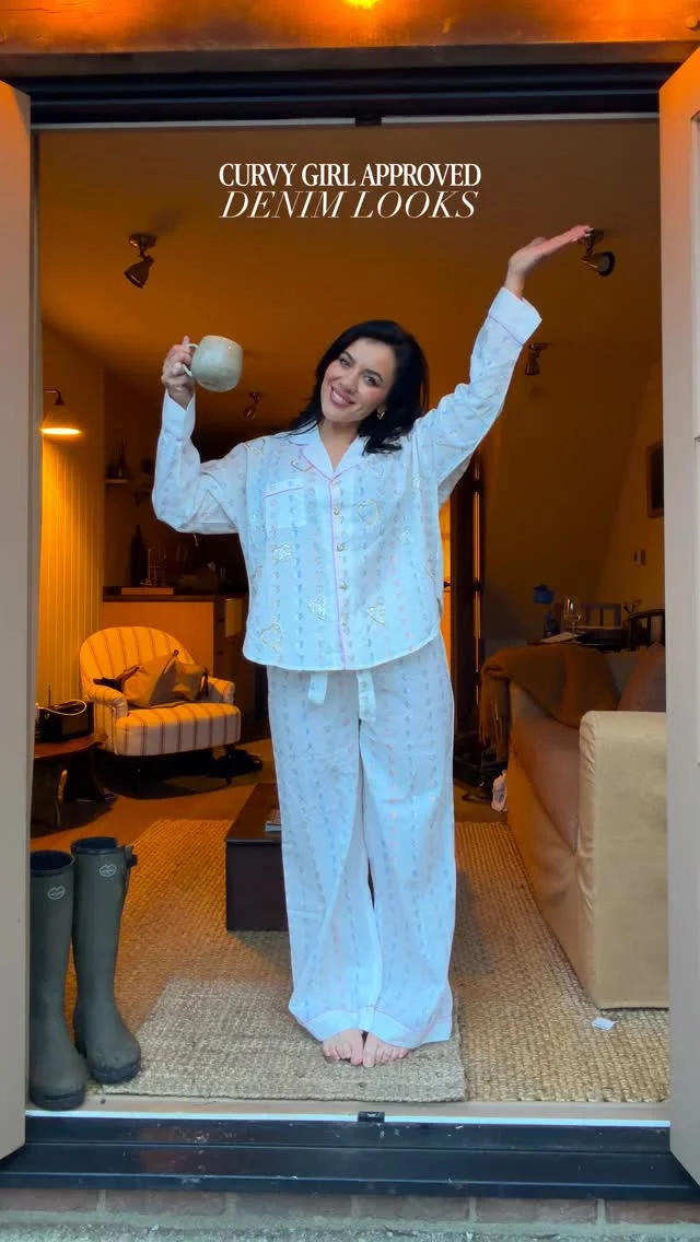 CURVY GIRL JEANS I SWEAR by all from @riverisland All styled for our trip to the countryside AD to shop my looks comment LINKS and I’ll send them straight to your DMs and everything else I’m wearing on our trip so you c...