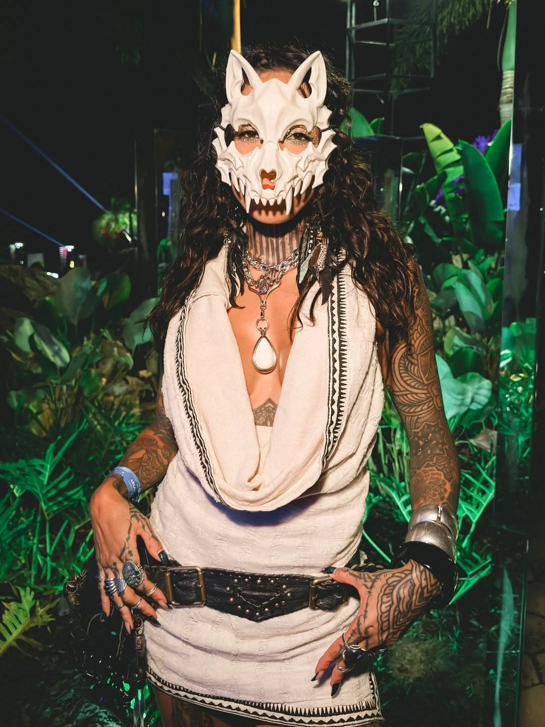 carnaval né? ‍ vestido: @kuatiae - SOPHIE10 colar: @luciacruzprates brincos que sempre perguntam: @bolsasrebecawestin