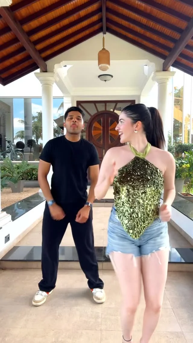 Sometimes I dance too ‍♀️ @tanzz29 Wearing @elenthelabel