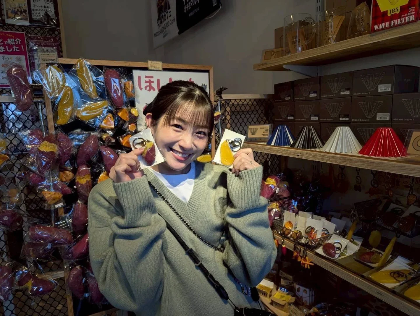 干し芋 私の大好きな食品サンプル 干し芋キーホルダー初めてみて買った笑 携帯につけてます あとめっちゃ美味しすぎた干し芋！！ パンもプリンも美味しかったけど やっぱりノーマル干し芋最高でした @hoshiimono100ka