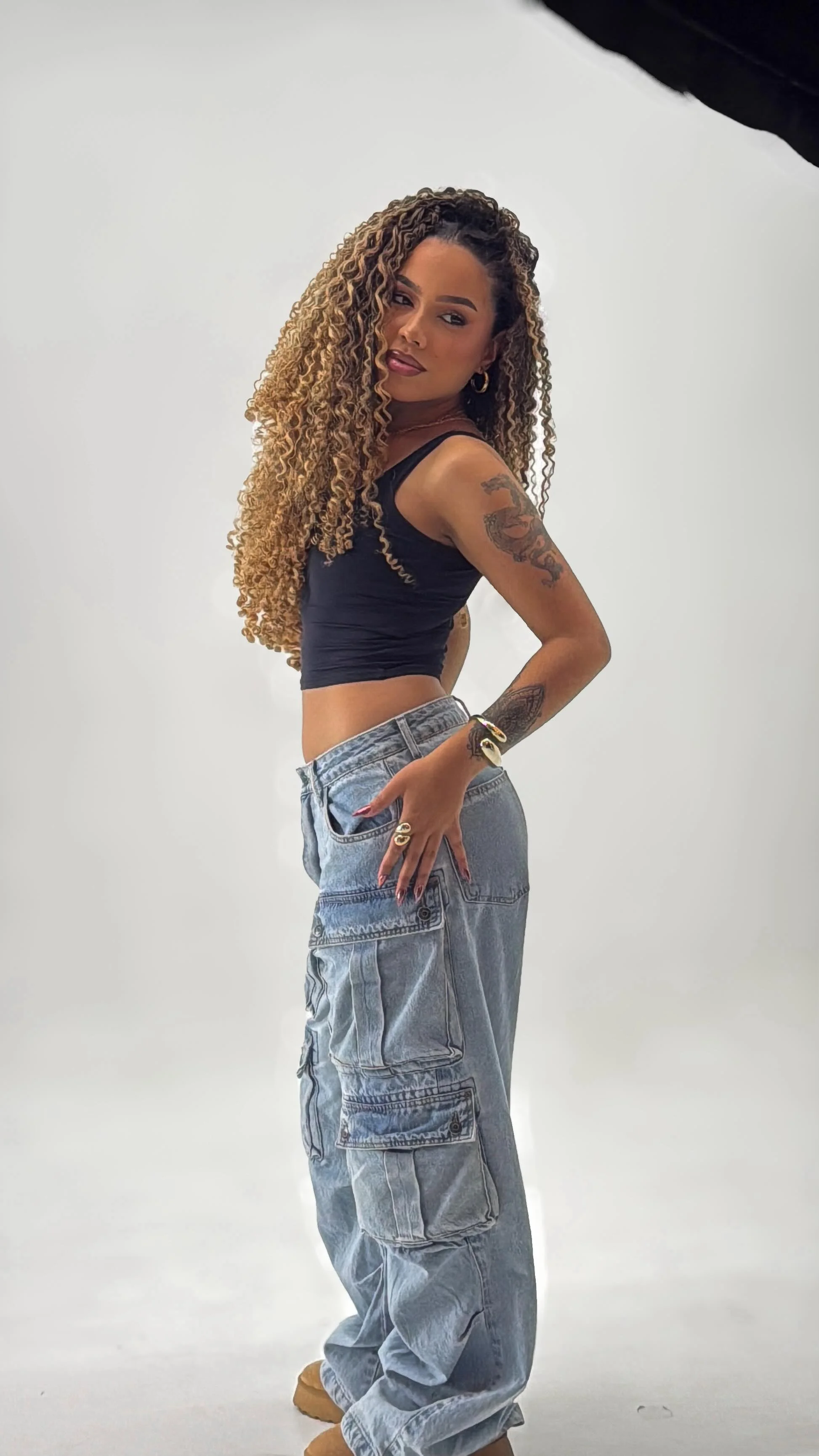 Uma mistura das escovas virais dessa internet… Tem como isso dar certo? usarias essa escova? #finalização #review #resenha #cabelocacheado