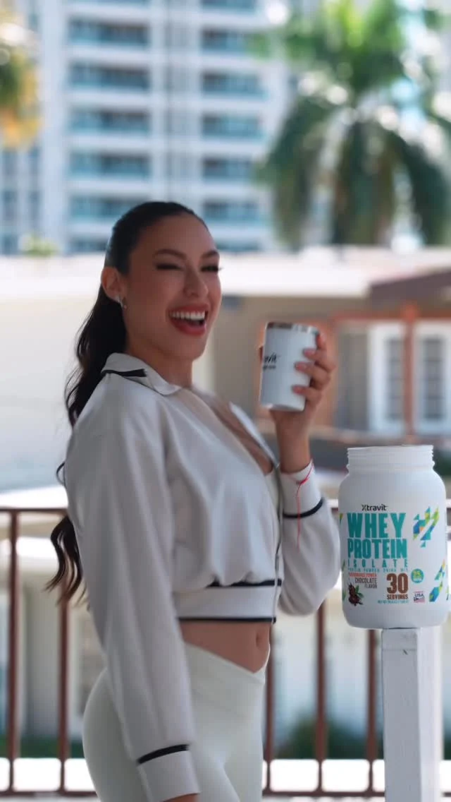 Pequeños hábitos que hago en mi día a día Incluyo vitaminas y suplementos en mi rutina, que me ayudan a: ✔️ Recuperarme mejor ✔️ Mantener la energía estable ✔️ Apoyar mi salud desde adentro Consigue todo lo que necesita...