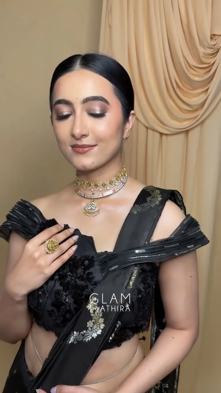 Divine Make up for actress @adhvithi_shetty_official MUA: @glambyathira Hair: @ramya_yadav_artistry Styling: @khushi_jagadisha Outfit: @lavish_rang Accessories: @nk_jewelshouse Saree: @cute_in_saree