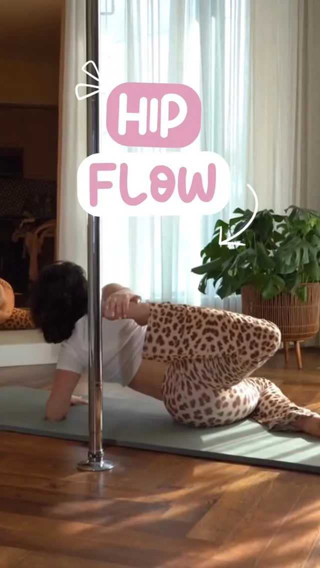 Slow control hits different ✨ #HipMobility #YogaFlow #FlexibilityJourney #BodyControl #FlowWithAdee