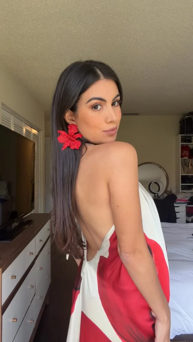 GRWM para un día muy especial! Junto a @premiolonuestro ♥️ya les quiero contar! Wearing talento latinoamericano @juliamarofficial #AdrianaPaniagua #PremioLoNuestro #TalentoColombiano