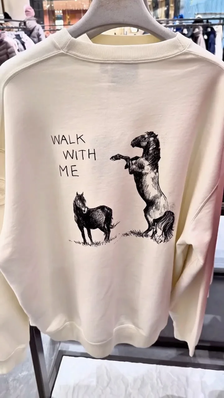 Where Toasty meets Tres Chic and the best pick for the great outdoors - Frigid Temps Approved @crystalslv #CanadaGoose . . . . #sponsored #shopatsimon #outterwear #styled