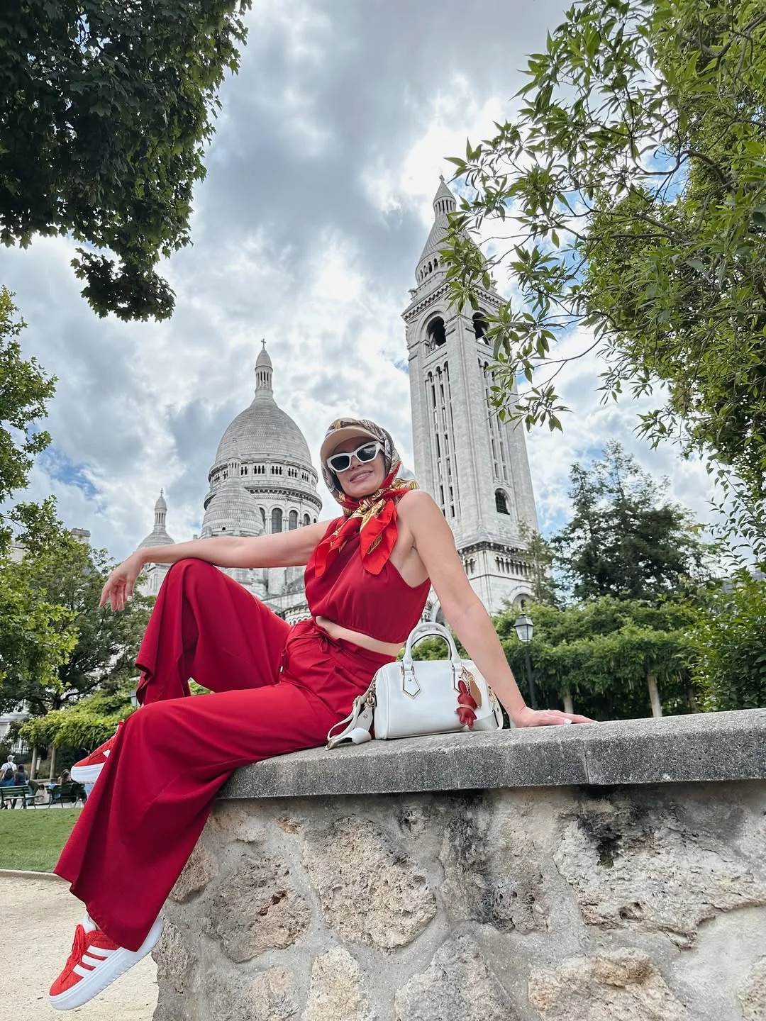 Recuerdos de un viaje en el que pudimos encontrarnos con mi hermano y su familia ❤️Gracias vida por estos hermosos recuerdos. Aquí estamos en “Parc Marcel Bleustein Blanchet dit Parc de la Turlure” ( copiar y pegar, imp...
