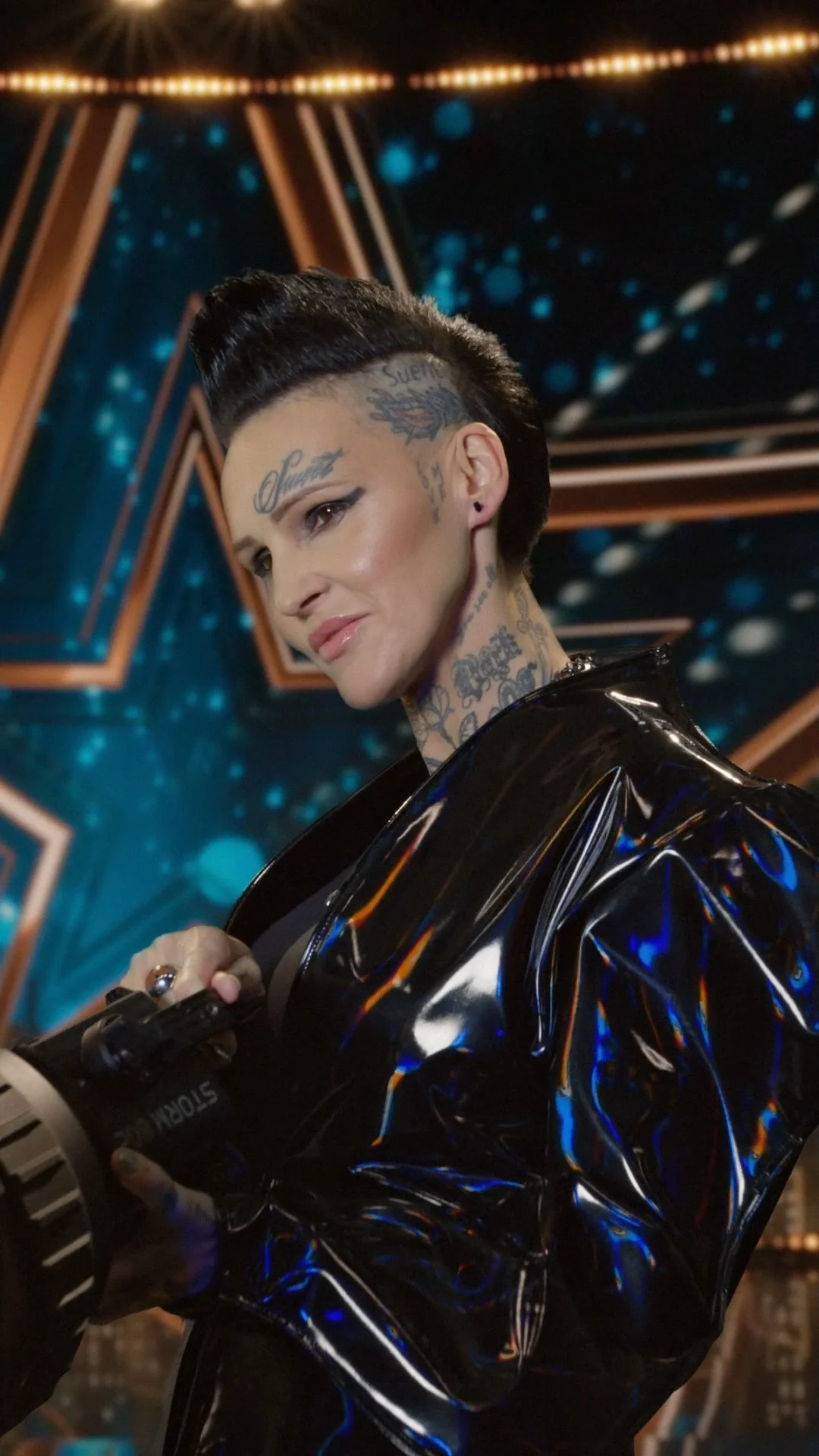 @agnieszka.chylinska już odpaliła reflektor i przeczesuje teren za utalentowanymi ludźmi … ✨ Nowy sezon "Mam Talent!" startuje w sobotę o 19:45!