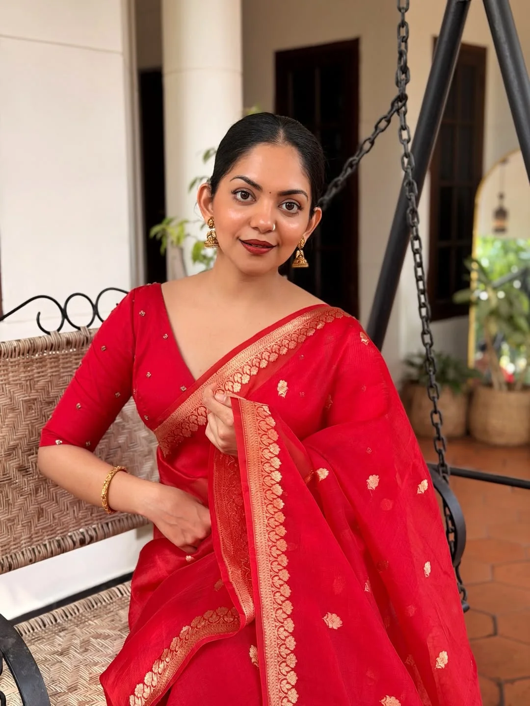 in my red era wearing Berry Bloom from @siahbyahadishika ♥️ ( you can shop for it on www.siahbyahadishika.com ) ‍↔️