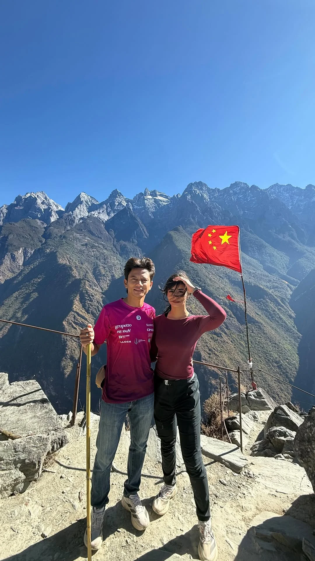 12km hike at the Tiger Leaping Gorge (Hǔtiào Xiá) in Yunnan, China, felt like nothing. All thanks to the view! And the temperature (from 0°C)