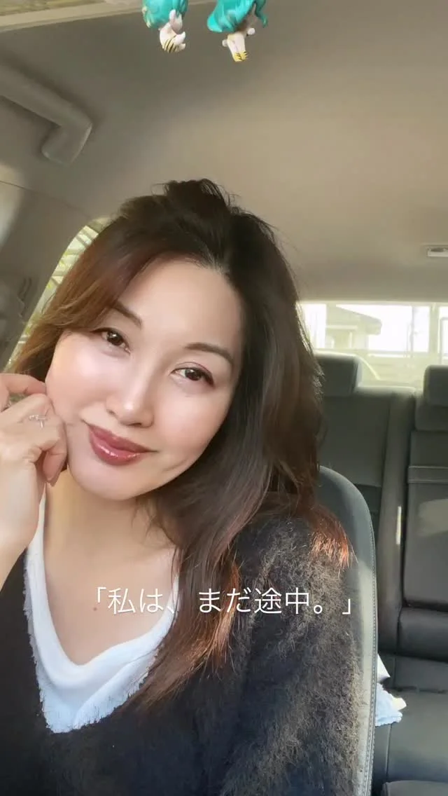 こんばんは 今日も一日お疲れさまでした 帰宅中の方は気をつけて帰ってね ファイル（アイボリー）を選びなおしたように いつも身に着けるリングも選びなおした 「強い女」ではない。 「変わった私」でもない。 “整いながら進む私” 今の気持ちに合わせた 「強くなろうとしない強さ」 @shesaidyes_official @shesaidyes_jp 「自分のものを手に入れよう」 15% 割引コード：AI15 She Said Yes 公式サ...