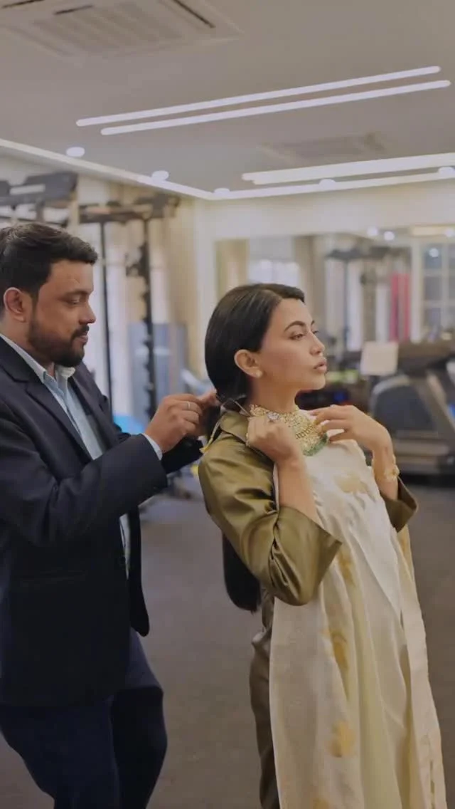 পছন্দৰ গহনাপদ পিন্ধাৰ সৌভাগ্য কেতিয়াবা বিনা পইচাতে এনেকৈয়ো মিলে। ব্ৰেণ্ড এম্বেছাদৰ হোৱাৰ এইখিনিও কম সুখ নে ? অৱশ্যে তেওঁলোকৰ পৰা যে গহনা পিন্ধিছো সেইটো কিন্তু উল্লেখ কৰিবই লাগিব। নহলে ... @mnj_official