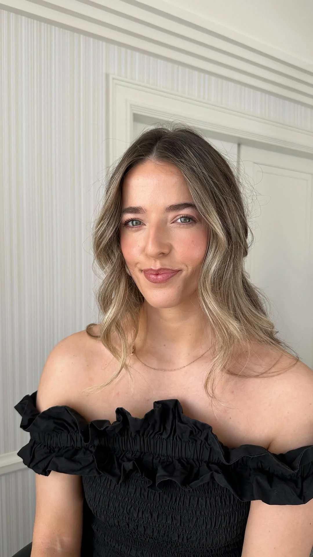 Let’s recreate Margot Robbie’s iconic wurthering heights press tour makeup. Save this for your next occasion You’ll need Skin Prep Liquid Glo Hydraglo Brighten Up Eye Serum Beauty Base Rose Golden Skin Brighten up conce...