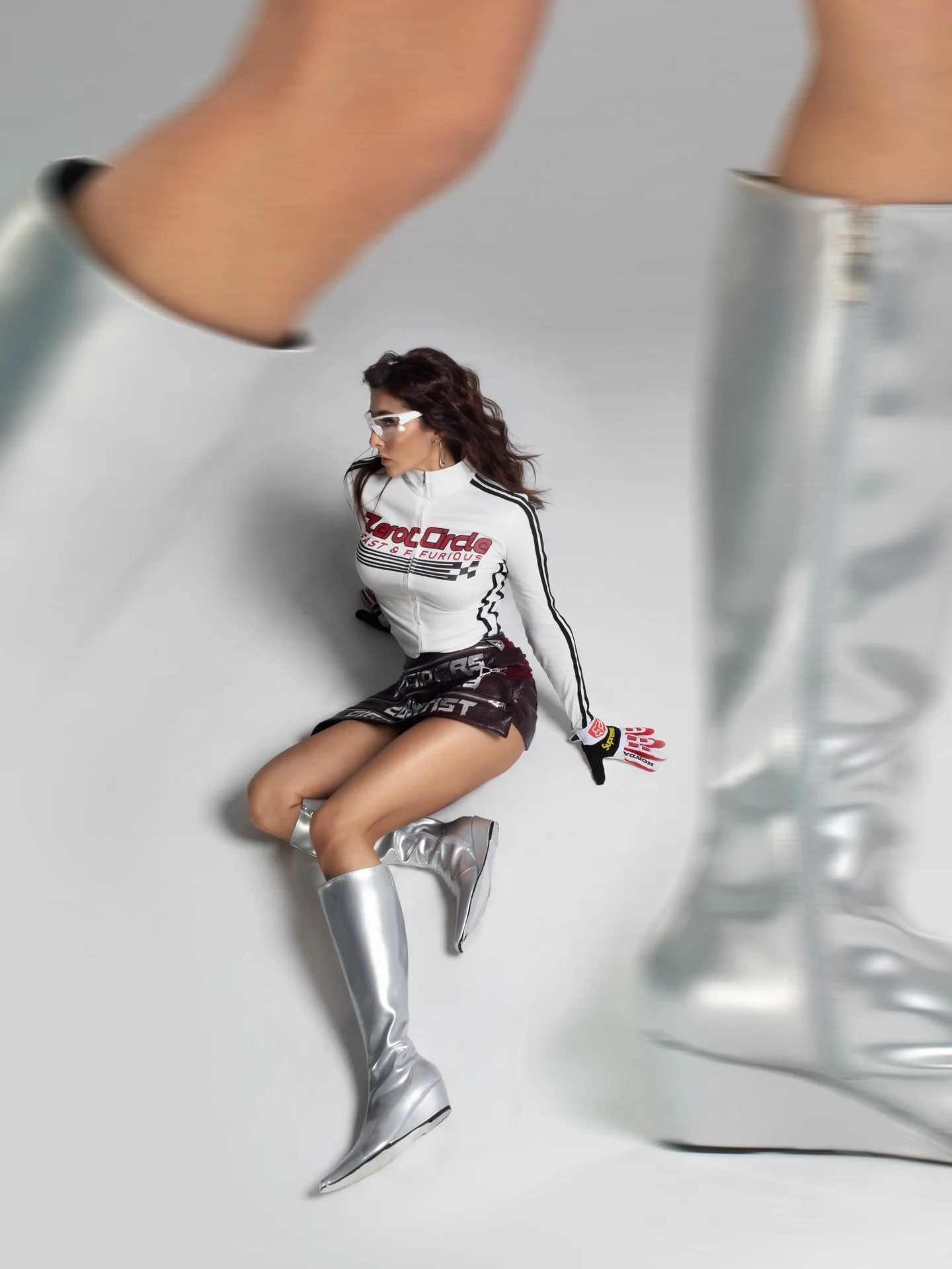 Если бы эта съемка была постером к фильму, о чем бы он был и как бы назывался? Жду ваши самые креативные варианты в комментариях! Погнали! ️ Photo @zhutair Stylist @diva_boni Look by @black.bee_store Make & hair @saida_...