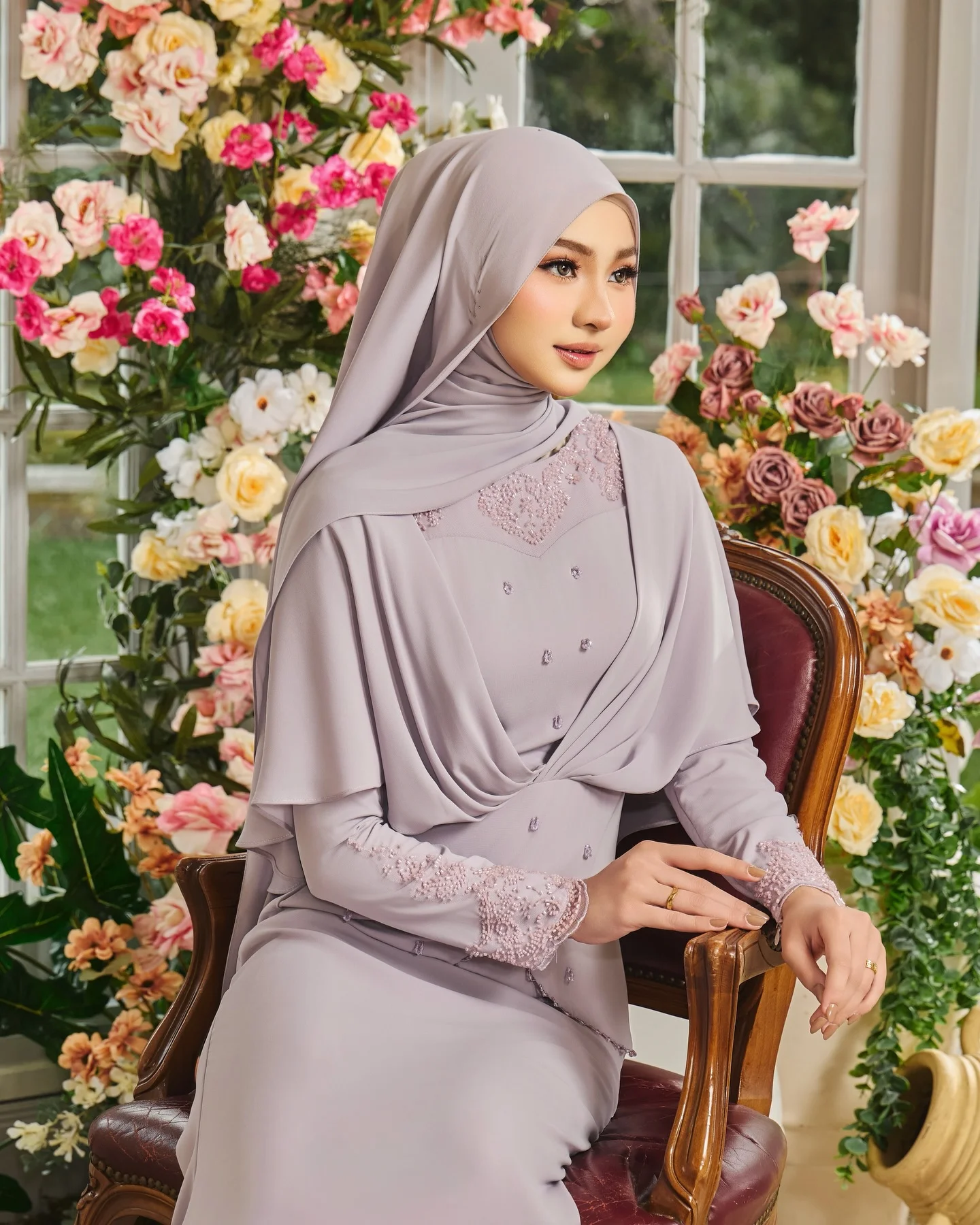 Maaf cakap… Baju kurung yang @aireenasf pakai ni memang paling laju sold out ✨ But don’t worry! Kita masih ada few colours & selected sizes yang tinggal Grab yours now at www.hijabistahub.com #HijabistaHubRaya2026 #Hija...