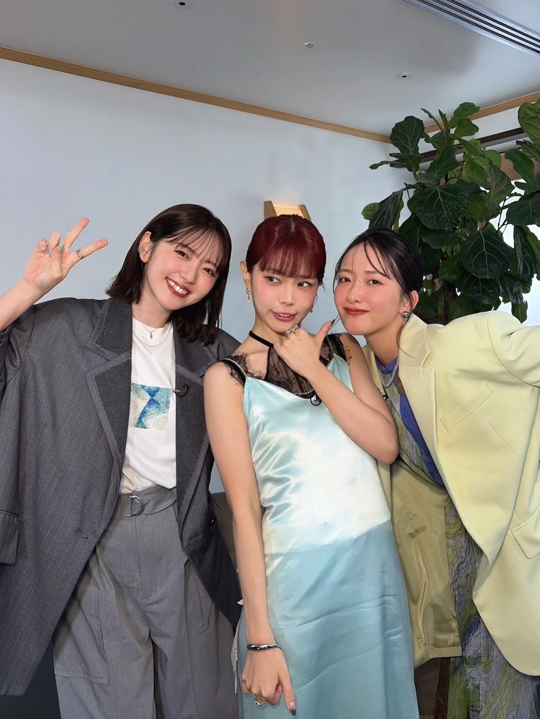 「ボクらの時代」 アイナと晴子と三人で。 アイナが我々を呼んでくれました、ありがとう☺︎ ⁡ 夢だった番組。 もっと真剣に語り合うつもりで気合い入れて現場行ったけど、気付いたらいつもの3人みたいな会話しかしてなかったな？ 予告もなんかすごい暴れてて心配だな？笑 ⁡ 衣装にはテーマが オンエアで色々答え合わせしてください☺︎ ⁡ #ボクらの時代