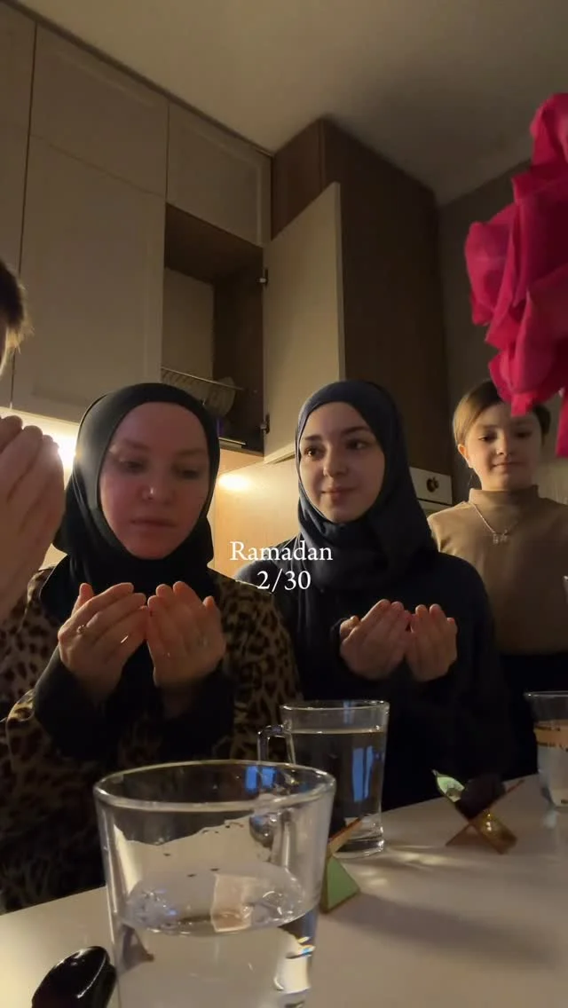 2 пост прошёл скромно, в кругу семьи Наш нашид «Рамадан» можете послушать в моём ютуб канале, ссылка в шапке профиля