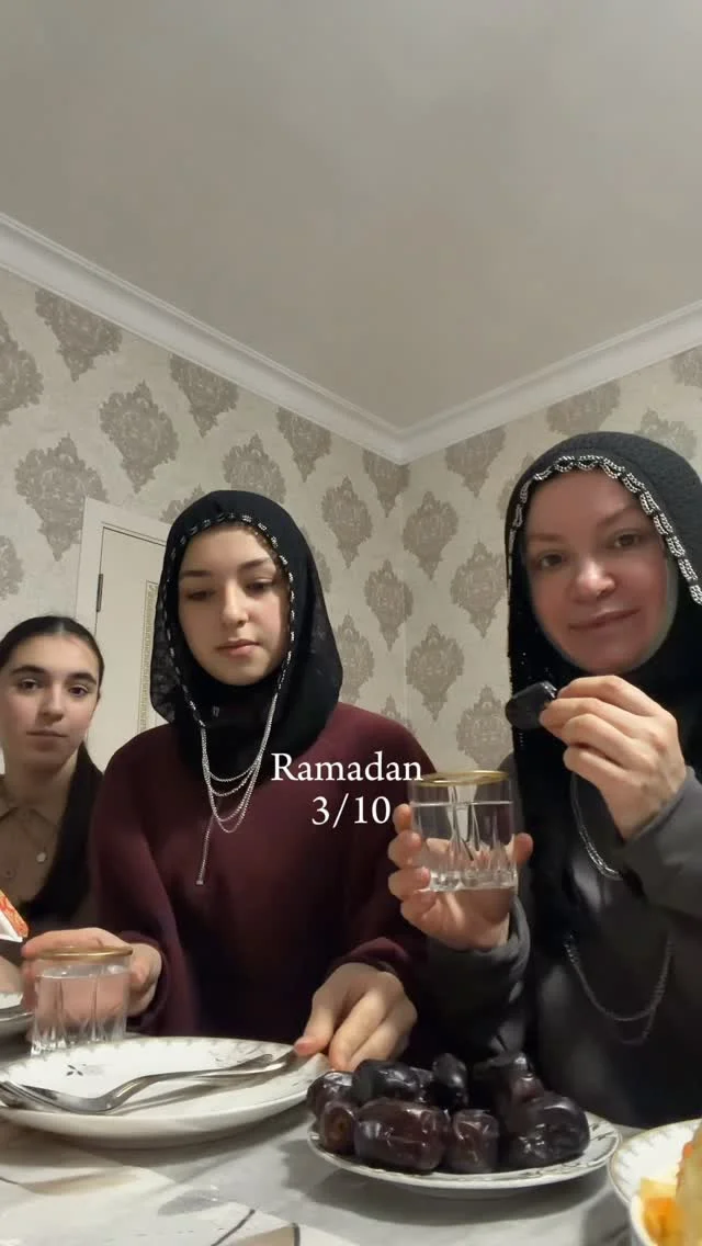 Третий пост отпустили дома у нашей тёти, спасибо эмей @aishaa.hanum