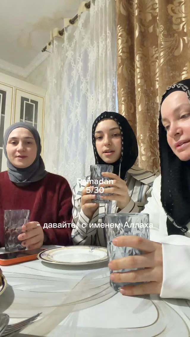 пятый пост отпустили у дяди и тёти в Дербенте Моя любимая еда — еда, которую готовят Оксана бажи и Залина бажи! На завтра пока планов нет, посмотрим, где будем отпускать пост)