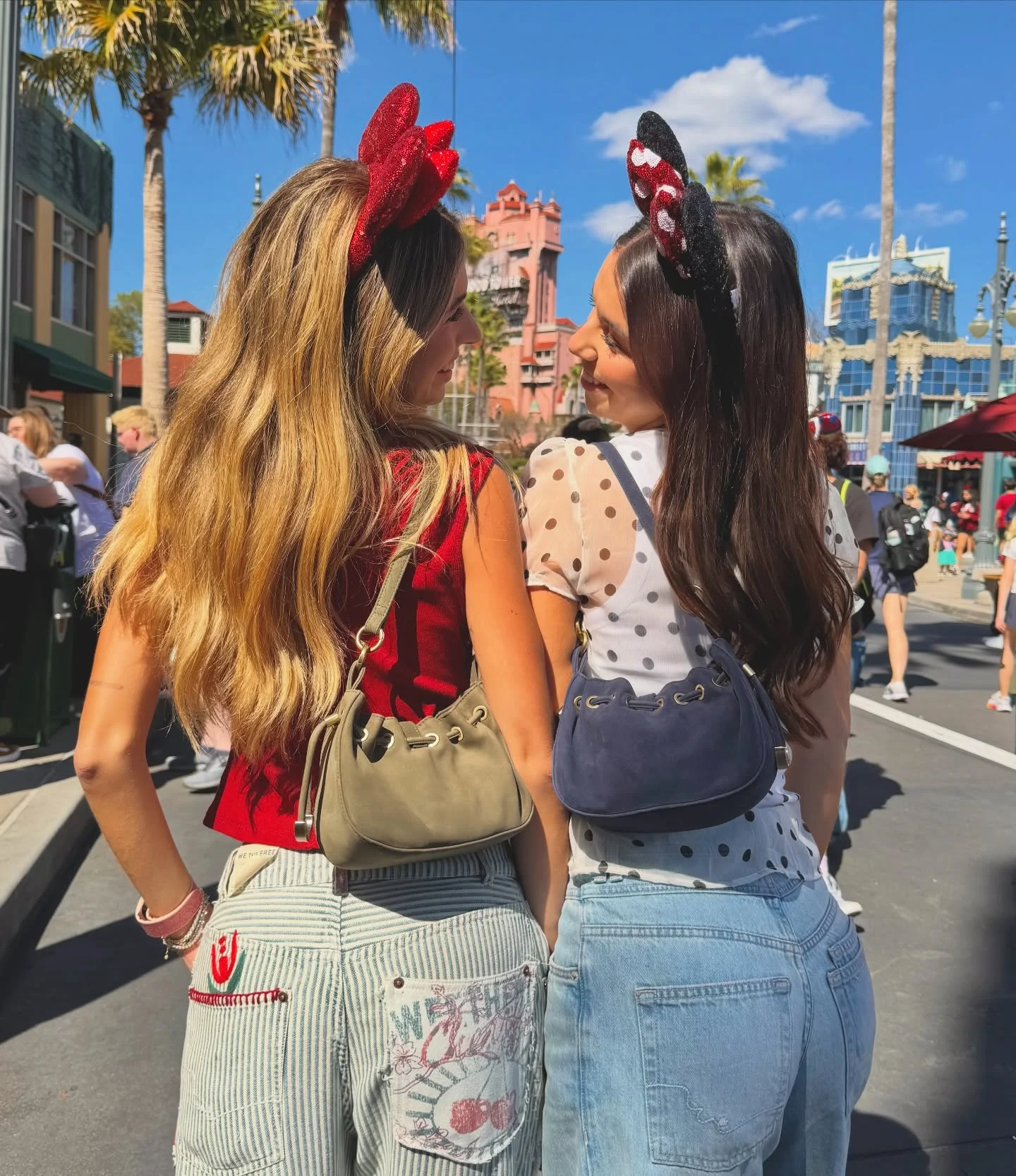 publicidad. Sigo sin creerme que estoy aquí . Gracias @disneydestinos . Que felicidad amigas, me siento súper afortunada. ✨✨✨ #waltdisneyworld #disneyhollywoodstudios
