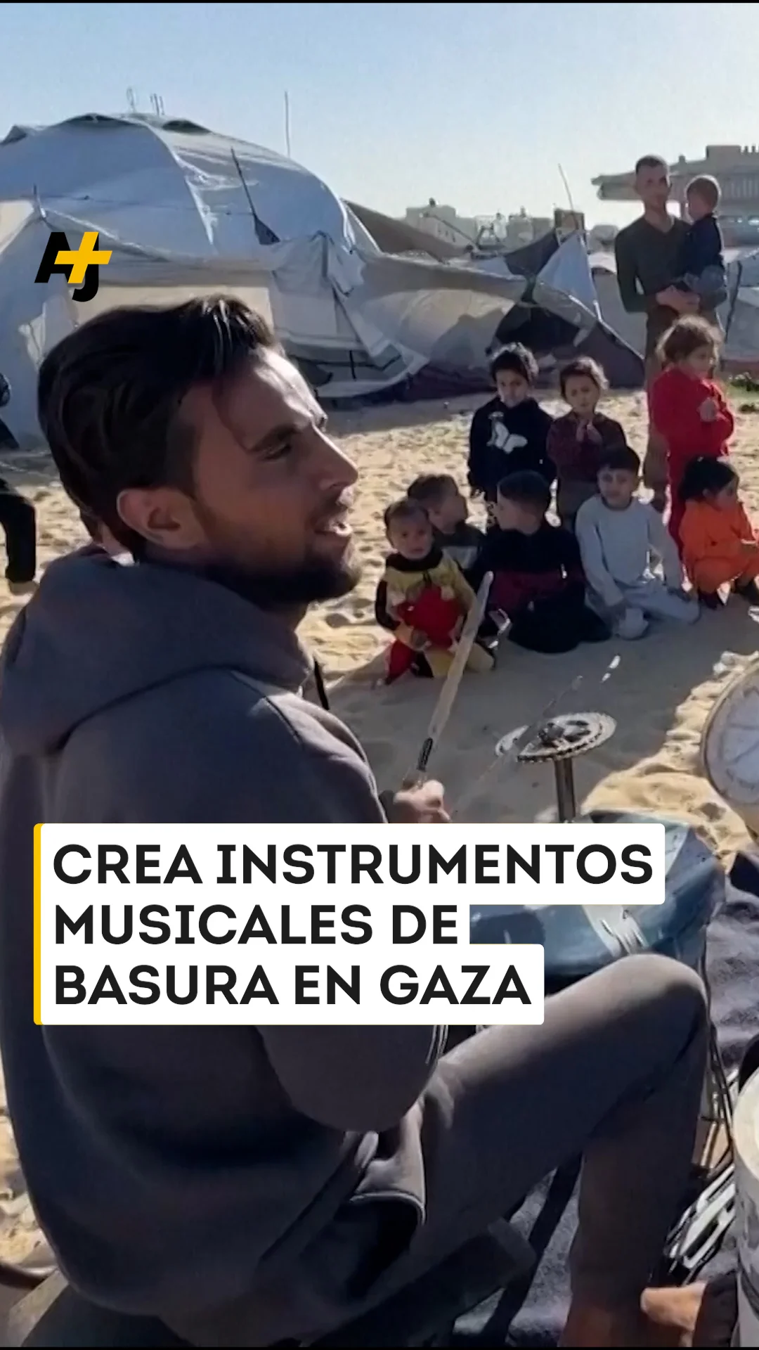 Israel destruyó sus instrumentos durante su ataque a Gaza. ⁣⁣ Ahora, Hussam Qassem vuelve a hacer música y a dibujar sonrisas en los rostros de los niños con una batería que ha fabricado con cubetas, piezas de bicicleta...