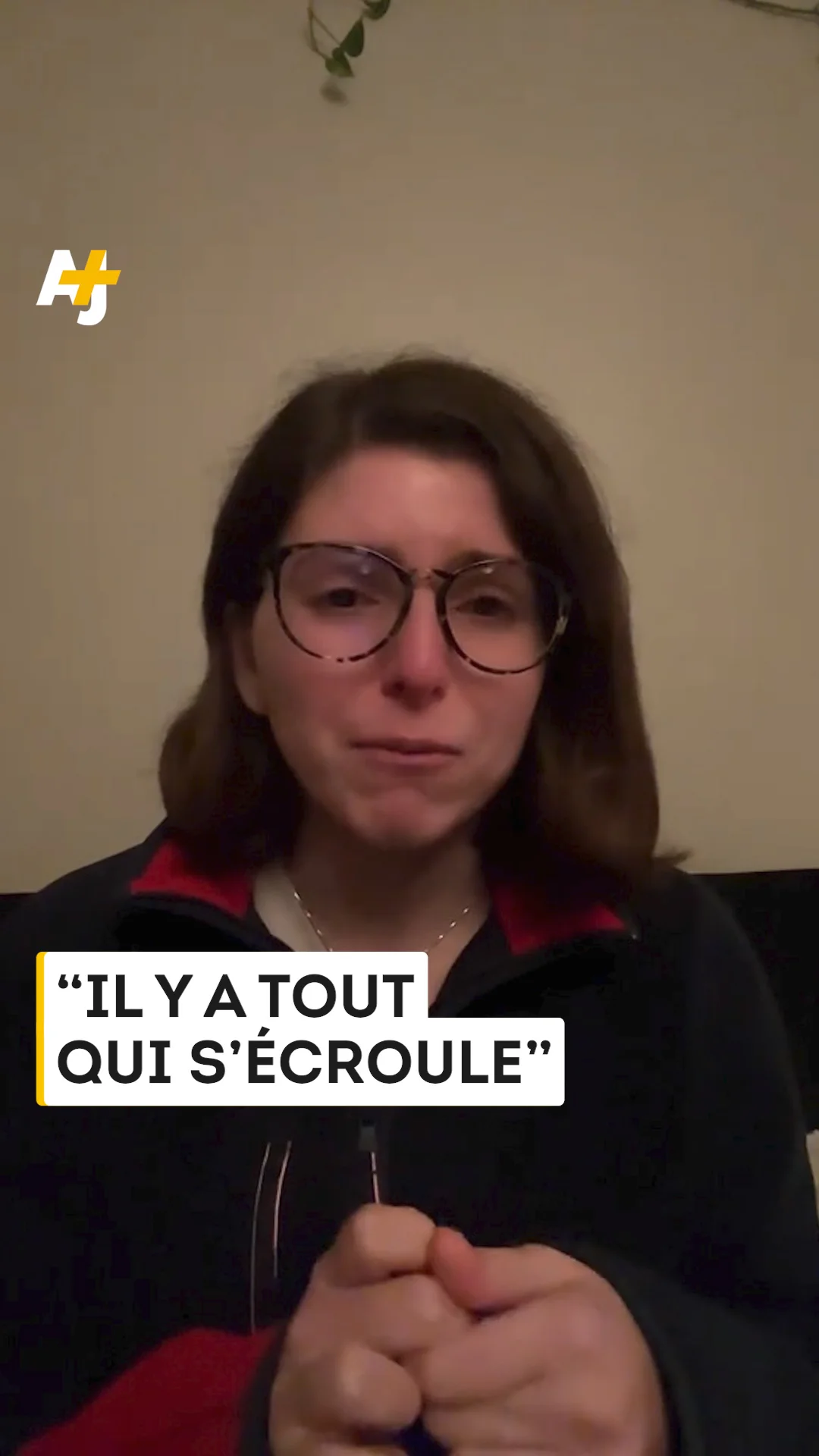 Yasmine vit en France depuis 5 ans mais, depuis quelques mois, elle est “en train de tout perdre” suite au changement de statut de son titre de séjour. : @yasminert_ #ajplusfrançais_vidéo #Maroc #France #Immigration #Té...
