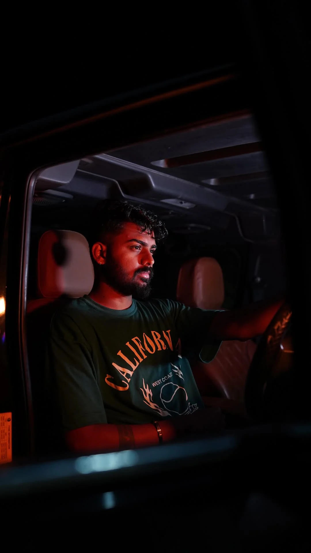 Khamosh raat, safar apna❤️ Hashtags: #NightMood #SoloDrive #RoadVibes #DarkAesthetic #DriveLife