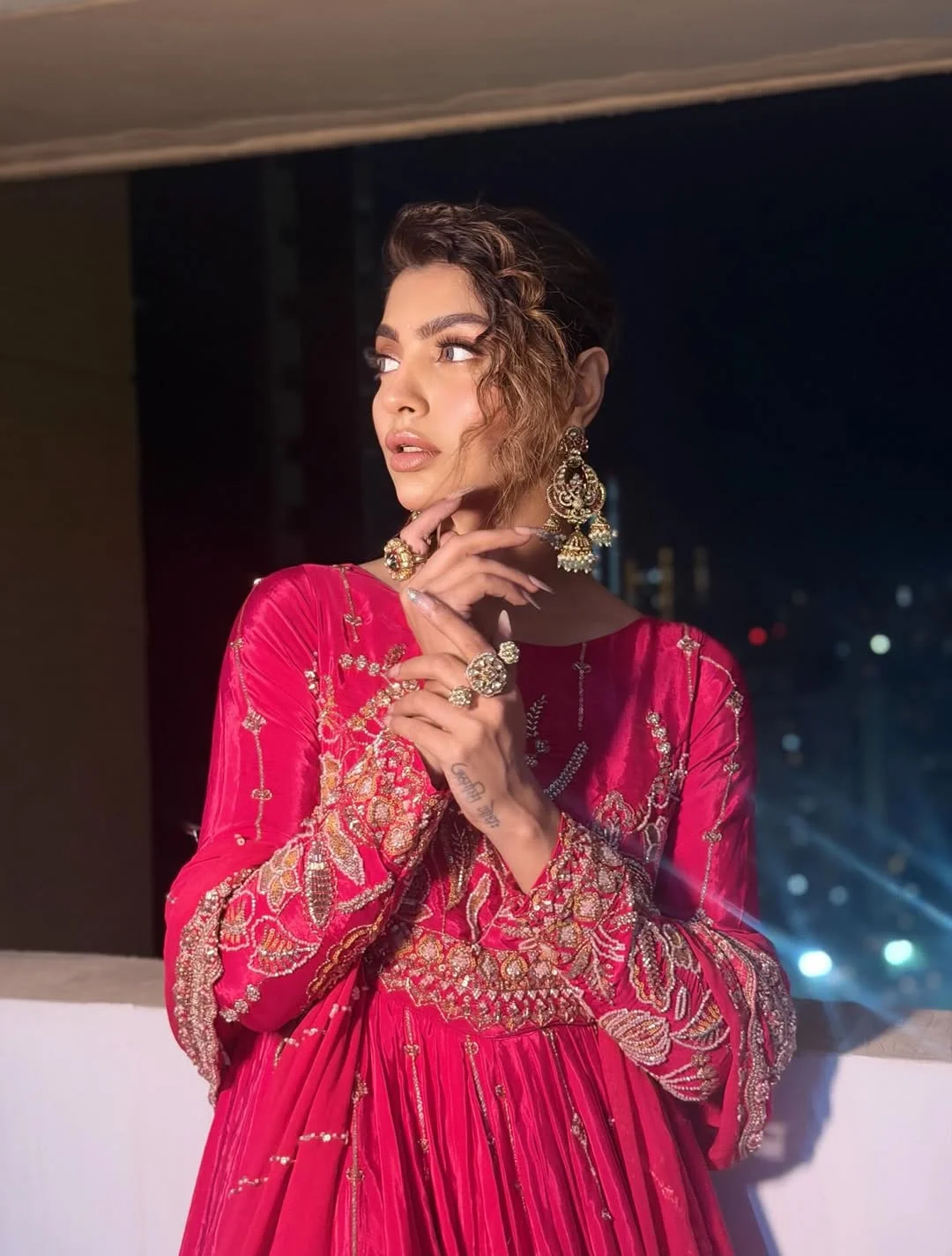 Catch a Glimpse 😘
.
.
#akankshapuri #AK #❤️
Photography / Hair @salmasayyed47 
Styled by- @styleby_khushboo X @styl_ebyak
Outfit by- @panachee_designs 
Jewellery- @the_jewel_gallery