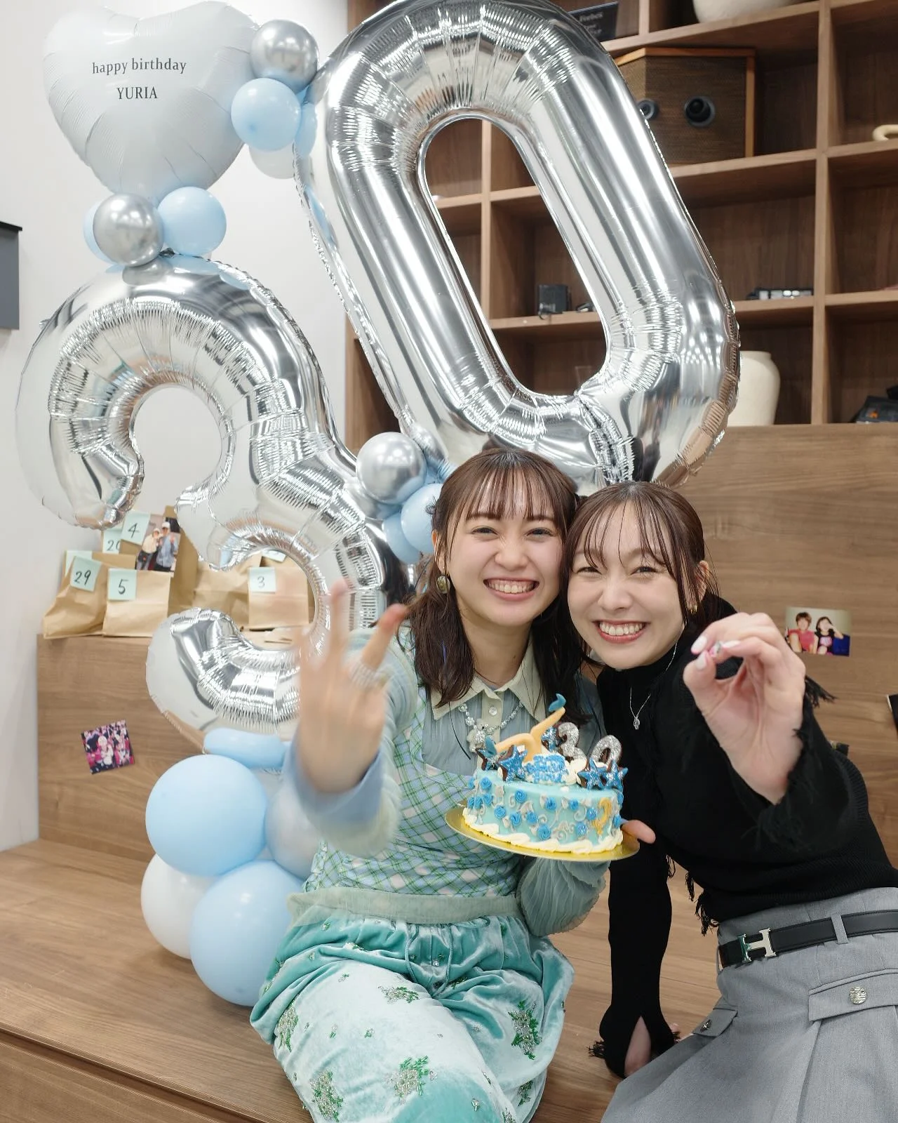 先週は大好きで大切なゆりあの記念すべき30歳のお誕生日イベントに出られて幸せでした ゆりあの中には愛があるってことをファンのみんなが分かって信頼しているからこその心地よいスペシャルな空間でした。 みんなにベストなものをお届けするべく、決して得意じゃないパソコンを一生懸命使って本番ギリギリまでスライドショーの編集を頑張る姿は、かつて一緒にステージに立っていたあの頃、最後は自分の時間まで削りながらみんなのことを考えて準備をしていたあの時と...