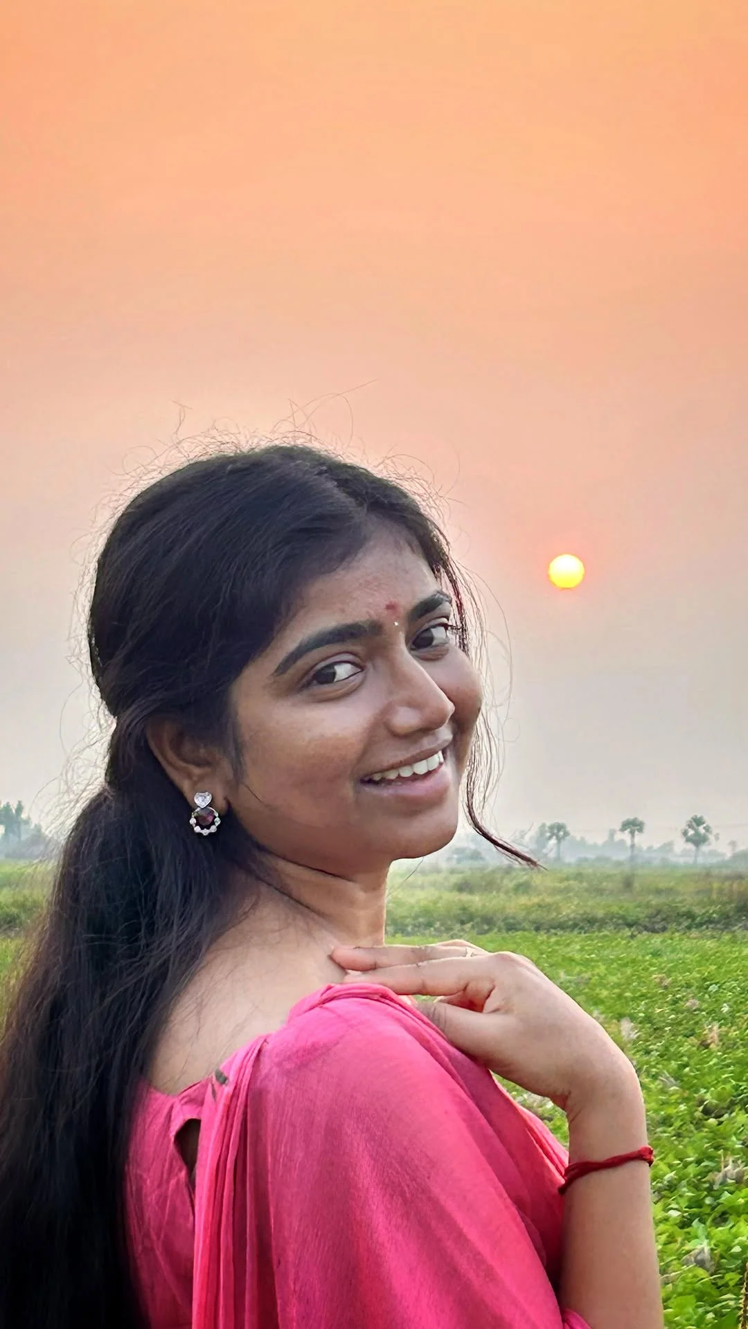 Modhale Modhale . . . . . . . . . . . . #akhilareddy #viral #explore #vishnuvinyasam #modhalemodhale @sreevishnu29