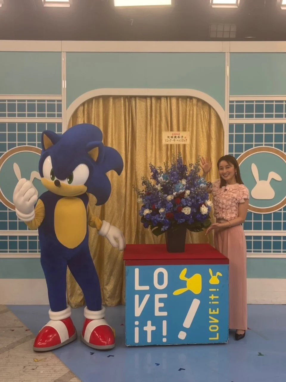 本日もラヴィット！ありがとうございました‼︎ なんとーーーー！生放送にソニックさんが来て下さって、お祝いしてくれました✨何も聞かされていませんでしたので驚きました！嬉しいですありがとうございました！！！ そして、今日は浜口京子さんとスタジオで一緒に座ってお喋りできてとっても楽しかったー！お会いできて嬉しかったです、京子ちゃん そして！新企画ロケ「矢田亜希子と永尾柚乃の初めてデビュー」もありがとうございました‼︎✨ トップス・パンツ@l...