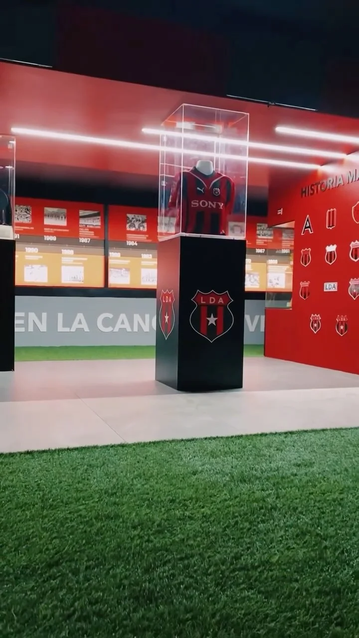 #tb | ¡Una camiseta que nos hizo vibrar y emocionar en 2010! Un instante que quedó tatuado para siempre en la memoria manuda. Ahora, aquella número 5 de Cristian Oviedo no es solo tela e historia: es símbolo de carácter...