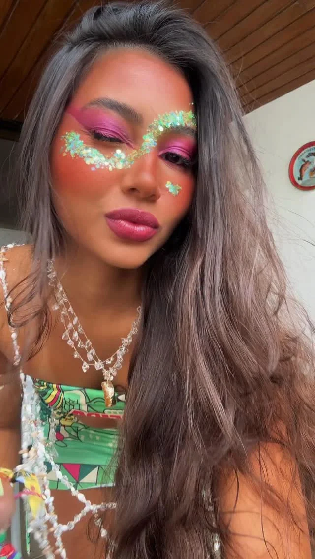 3/4 @carvalheiranaladeira top de miçangas e acessórios: @praiana.soul