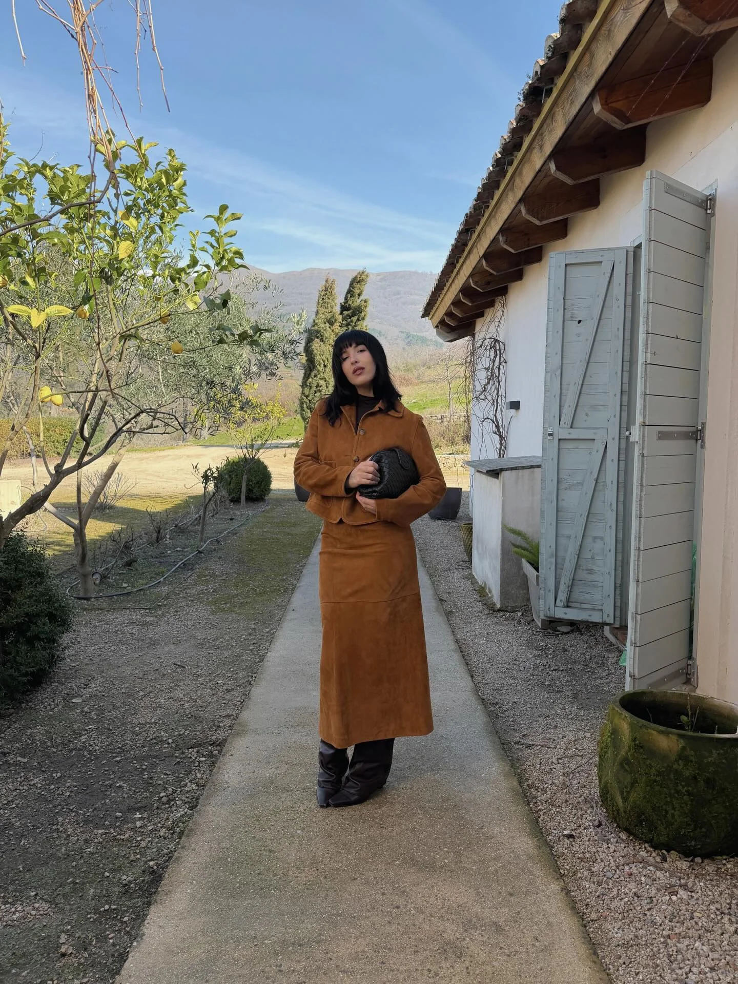 No supero el plan del domingo <3 Cada vez que voy al campo tengo más claro que amaría vivir en un futuro entre madrid ciudad y un lugar así (hablo del paisaje). El día pasó muy lento y apenas toque el móvil. Nos escucha...