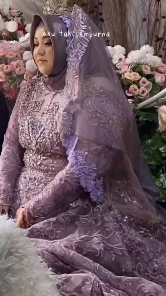 PENAMPILANNYA MEMBUAT NETIZEN GERAM ‼️ Karena @fauziyahillaryofficial Membagikan resep diet ke semua followersnya Ada cerita yang menginspirasi buat ibu ibu, dulu ketika kak cindy habis melahirkan badannya tidak bódy go...