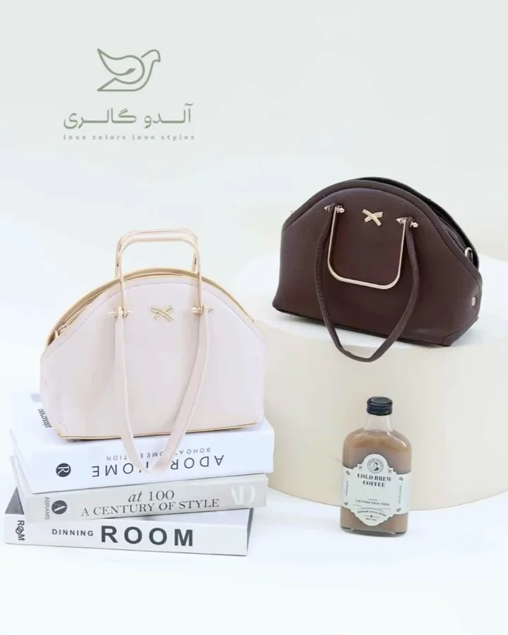 این بار کیف جیورجیا رو با ظاهری متفاوت تر داریم. @aldo.gallery ________________________ ✔️کیف دستی دوشی جیورجیا ✔️1650 طو/مان ✔️ ابعاد: (22.5*18*8) cm ✔️ طول بند : cm 123 ________________________ ️چطور سفارش بدم؟ خیلی ر...