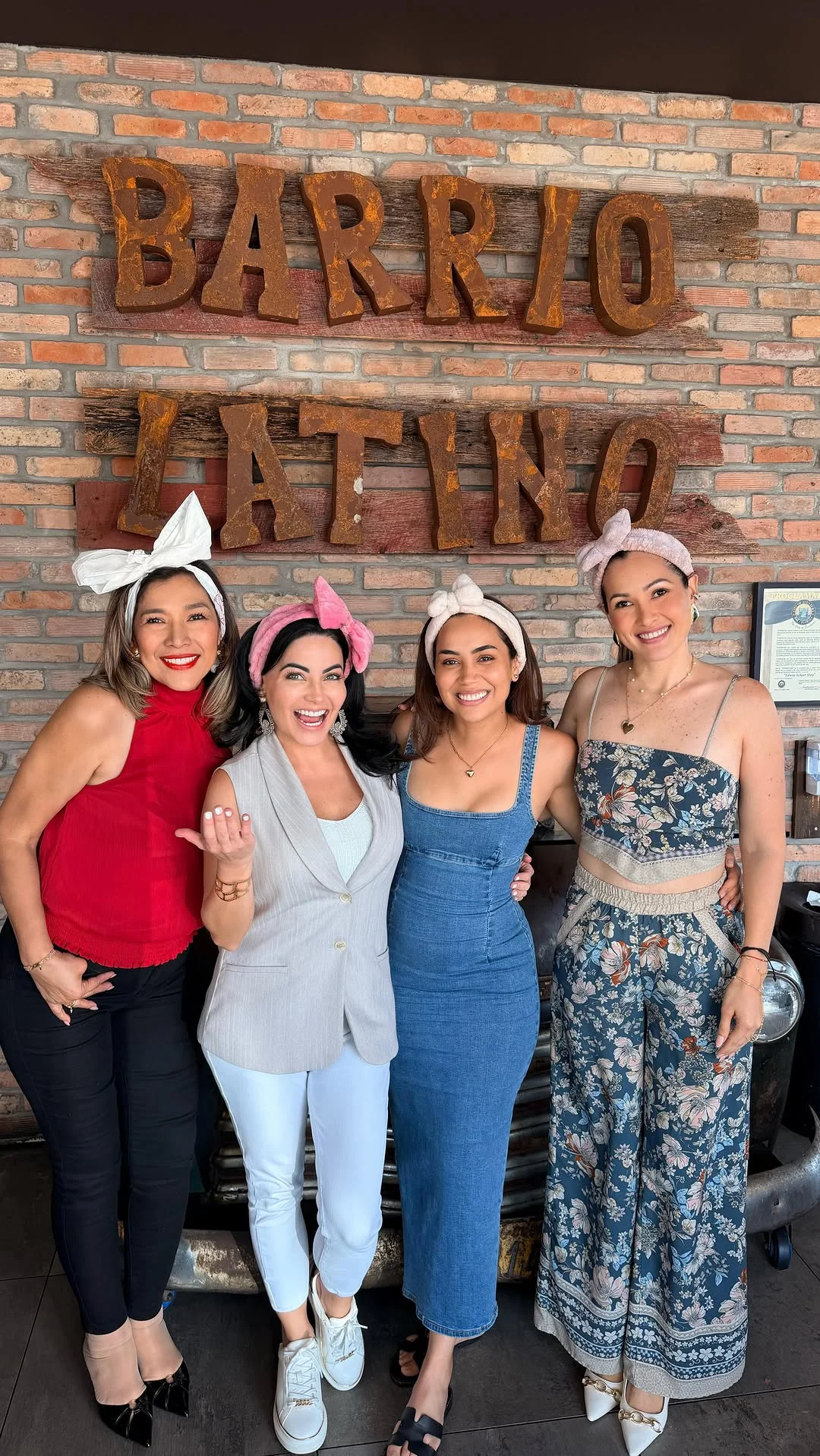 GRACIAS INFINITAS #teampueblo
.
nuestros bebitos siguen una semana más en @apostariaspormi y no podemos dejar de agradecerles de manera infinita por todo su apoyo incondicional y por ese amor tan real para @ale_jaramillo y @betamejia