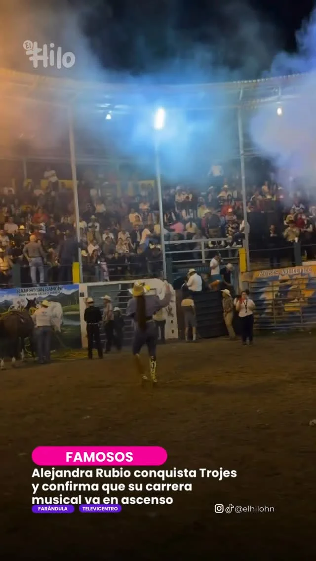 La famosa influencer y ahora artista hondureña @alejandra_rubio_hn vivió una noche inolvidable en Trojes, donde el público la recibió con energía, aplausos y mucho cariño. 💫

Su presentación fue todo un éxito, demostrando que su transición a la música no es casualidad, sino resultado de trabajo y conexión real con la gente. Cada vez son más los eventos que la buscan para cantar, y en cada escenario deja claro que está construyendo su propio espacio en la industria.

Alejandra no solo llena escenarios… está marcando una nueva etapa en su carrera. 🚀✨

#ElHilo
