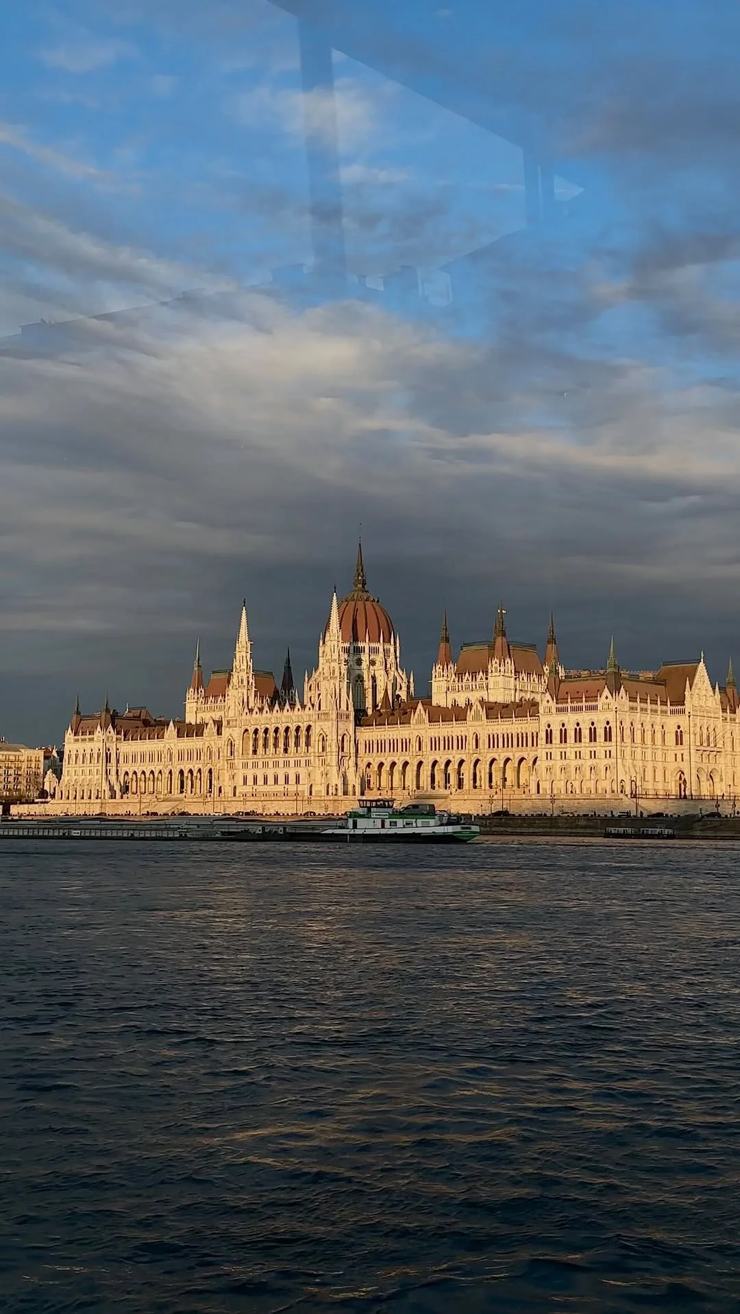 parking na lotnisku zupełnie nieopłacalny, ale dla tej radości na koniec, było warto! #dailyvlog #dzienzemna #walentynki #budapest #citybreak