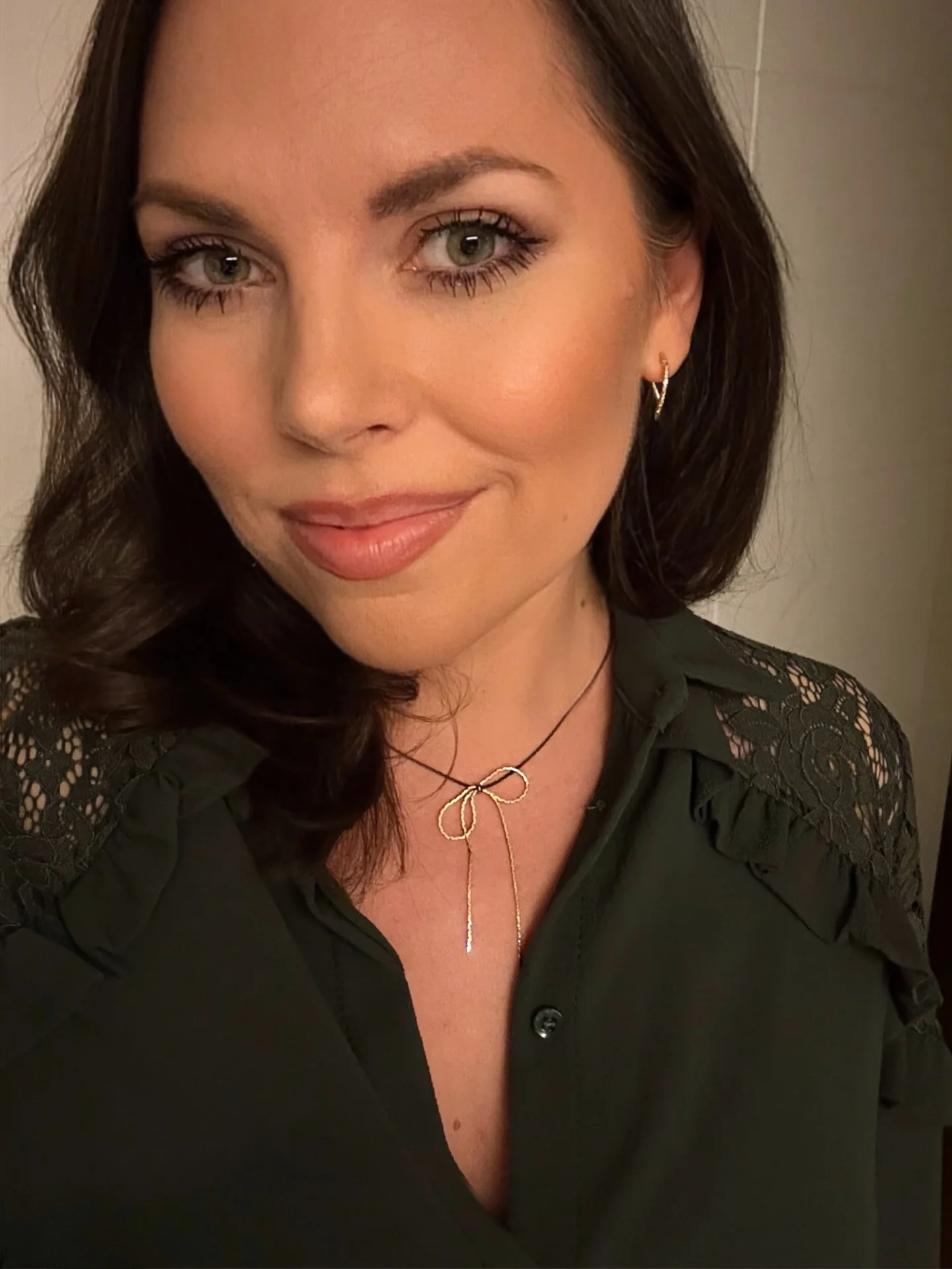 Pięknie dziękuję za wszystkie życzenia! Jesteście kochani ❤️. Naturalnie wrzucam zdjęcie, jak się odpicowałam na kolację urodzinową, żeby się nie zmarnowało