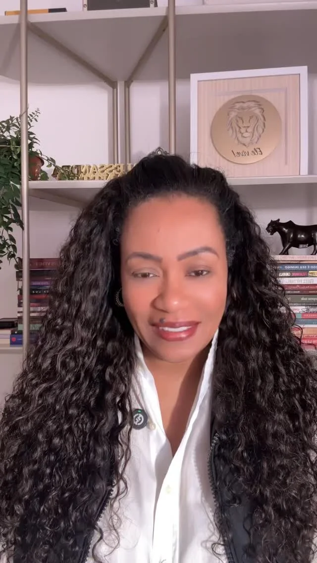 Uma menina de 12 anos. Um homem de 35. E um sistema que olhou para isso e encontrou uma palavra pra encobrir a verdade: consenso. Como se consentimento fosse possível onde existe infância, vulnerabilidade e um adulto qu...