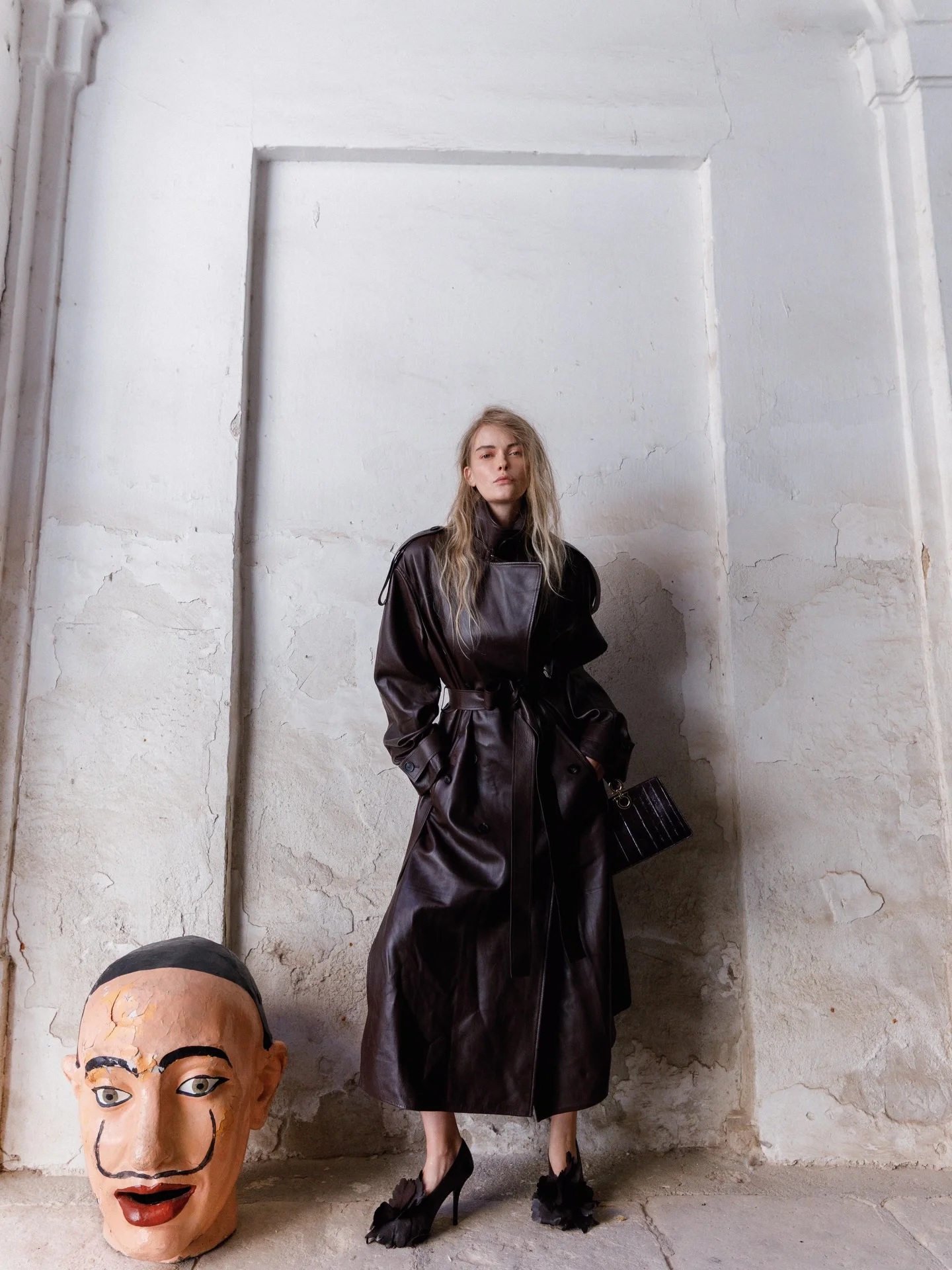 Dalí girl @frenchfriesmagazine Wearing: @ferragamo @allyfrenchfries @andrewjim @hannes_klein_archive @nadia_bonalumi @georgemadeit @wemadeit.agency @victoria_lyandres @creativetalentmanagementww @prada @sswango