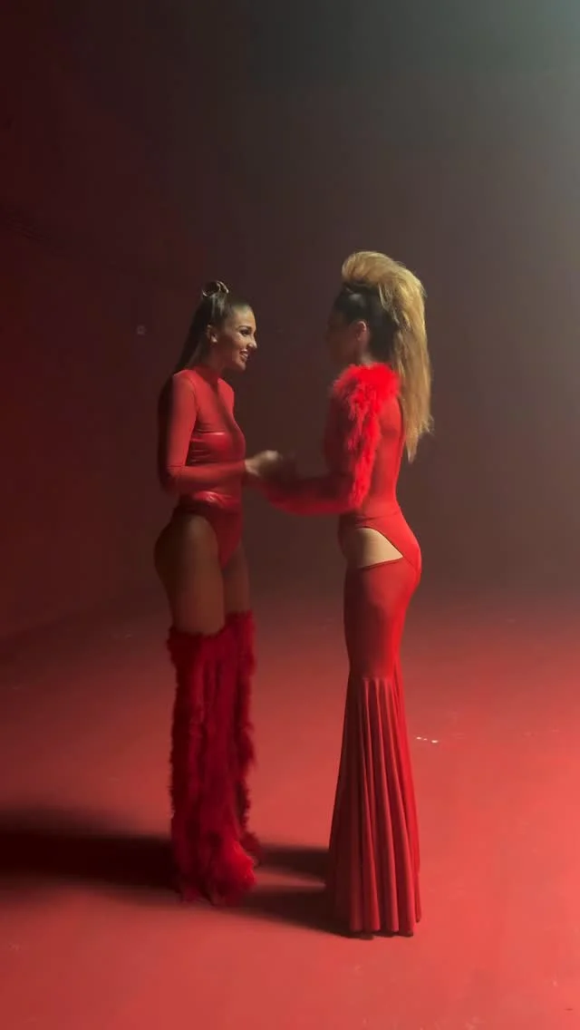 Para siempre hermana, ♠️❤️♠️ #SigoSigo ALESSIA Y VAMBINA [2026] outfit design x @ariannarovegno & @alessiarovegno. Link en biografía