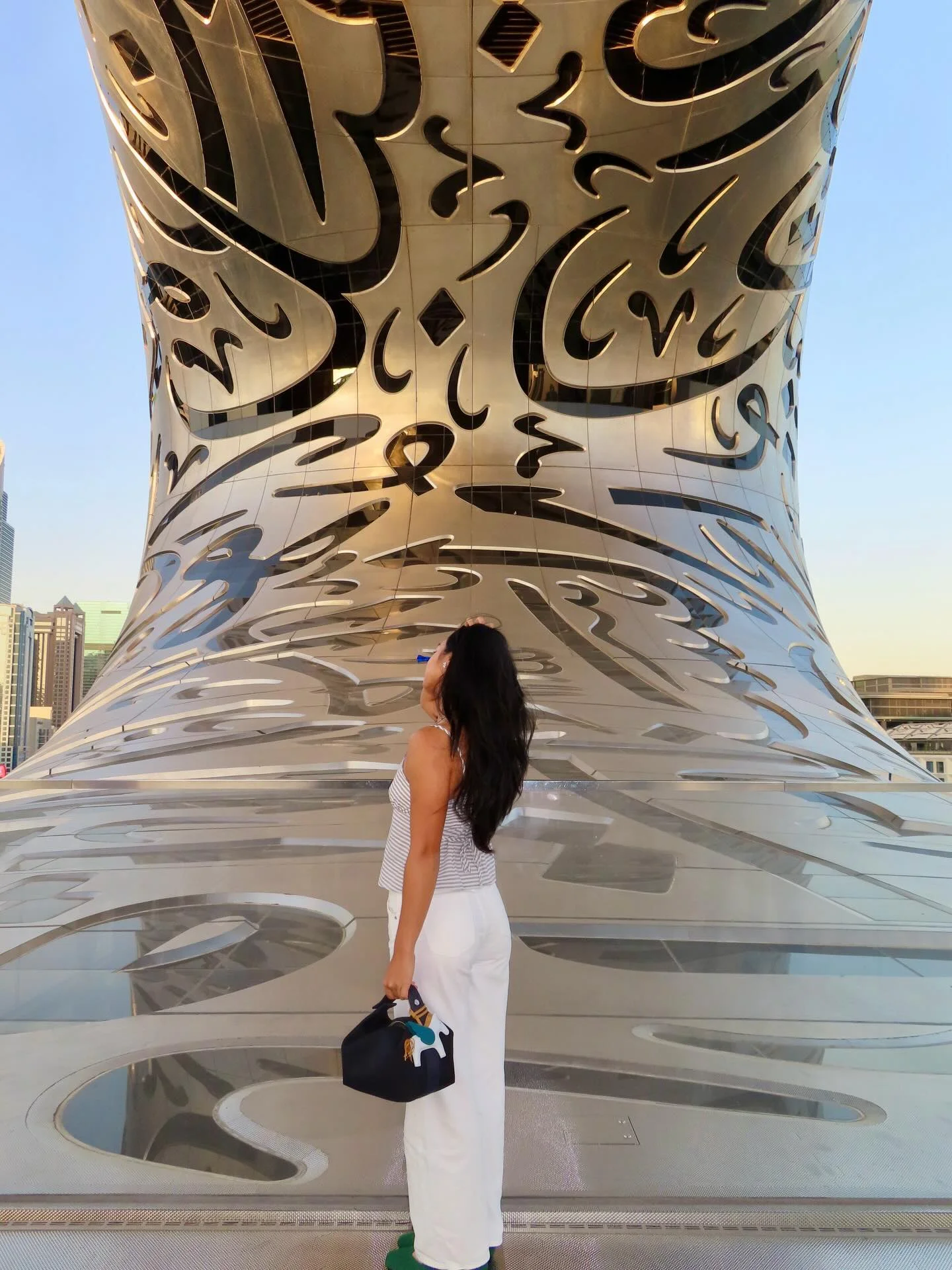 From the tennis courts to exploring new cities, #RoamSurf4All keeps me connected wherever I go so I’m free to roam and share every moment with the people who matter most.